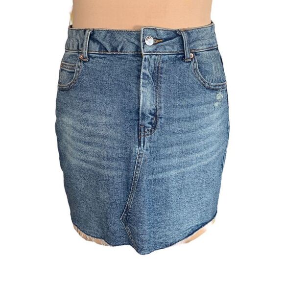 Wild Fable Mini Stretch Denim Raw Edge Hem Distressed Whiskering Detail - Picture 1 of 11